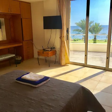 Sea Cave Villa *