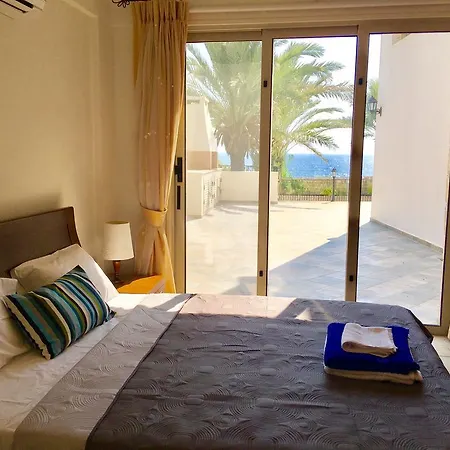 Villa Sea Cave Coral Bay